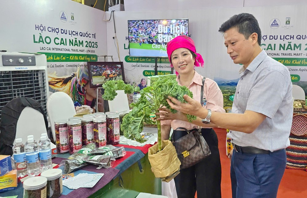 130 gian hàng tham gia Hội chợ Du lịch quốc tế Lào Cai 2025 - Ảnh 3. 130 gian hàng tham gia Hội chợ Du lịch quốc tế Lào Cai 2025 - Ảnh 3.