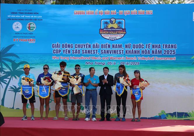 Khai mạc Giải bóng chuyền bãi biển quốc tế 2025 tại Nha Trang - Ảnh 3. Khai mạc Giải bóng chuyền bãi biển quốc tế 2025 tại Nha Trang - Ảnh 3.