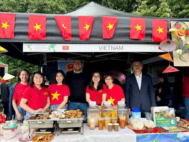 Tỏa sáng hương vị Việt tại Lễ hội văn hóa ẩm thực Praha 2025 - Ảnh 1. Tỏa sáng hương vị Việt tại Lễ hội văn hóa ẩm thực Praha 2025 - Ảnh 1.