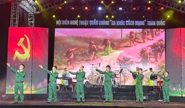 Lạng Sơn giành giải bạc toàn đoàn tại Hội diễn Nghệ thuật quần chúng "Ca khúc cách mạng" toàn quốc năm 2025 - Ảnh 1. Lạng Sơn giành giải bạc toàn đoàn tại Hội diễn Nghệ thuật quần chúng "Ca khúc cách mạng" toàn quốc năm 2025 - Ảnh 1.