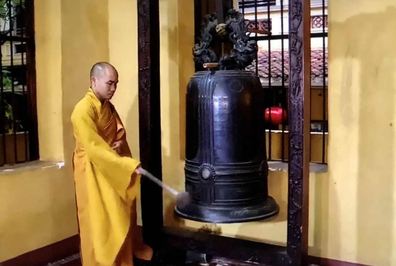 Đúng 6 giờ sáng ngày 1/7, các chùa trên toàn quốc cử chuông, trống cầu quốc thái dân an - Ảnh 1. Đúng 6 giờ sáng ngày 1/7, các chùa trên toàn quốc cử chuông, trống cầu quốc thái dân an - Ảnh 1.
