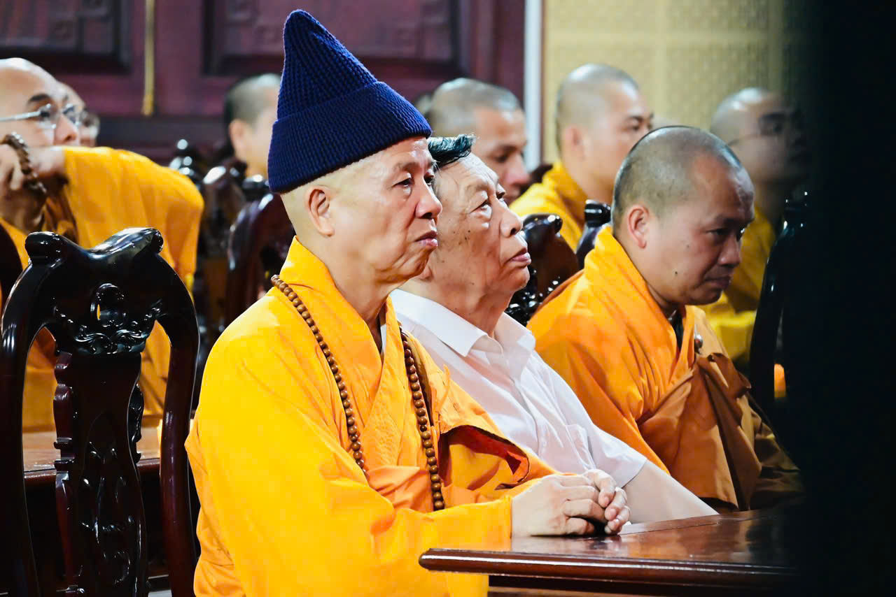 Đúng 6 giờ sáng ngày 1/7, các chùa trên toàn quốc cử chuông, trống cầu quốc thái dân an - Ảnh 10. Đúng 6 giờ sáng ngày 1/7, các chùa trên toàn quốc cử chuông, trống cầu quốc thái dân an - Ảnh 10.