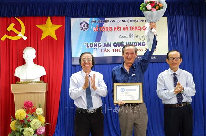 Giới thiệu vẻ đẹp về mảnh đất, con người Long An qua ảnh - Ảnh 3. Giới thiệu vẻ đẹp về mảnh đất, con người Long An qua ảnh - Ảnh 3.