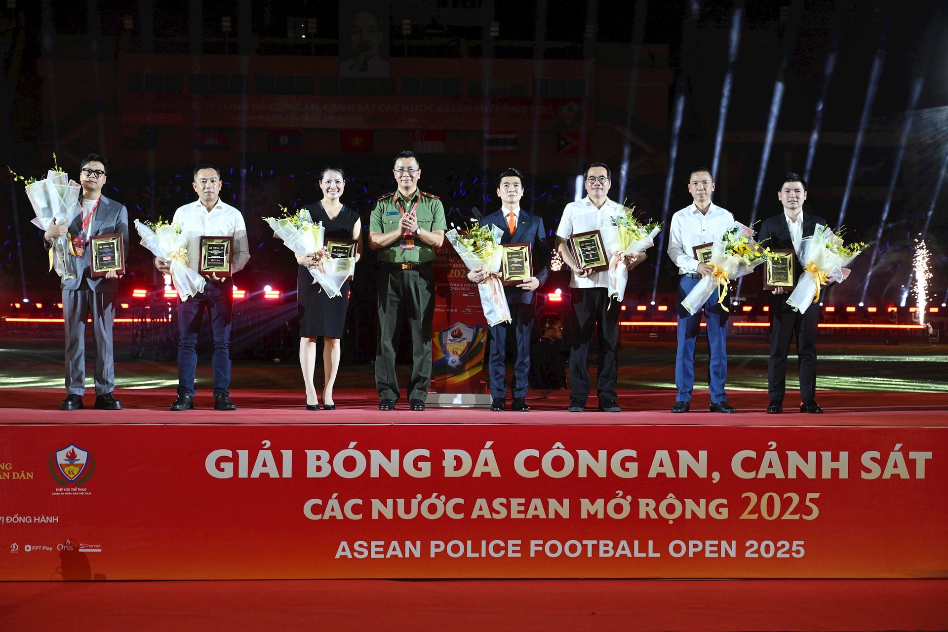 Khai mạc Giải bóng đá Công an, Cảnh sát các nước ASEAN mở rộng 2025 - Ảnh 4. Khai mạc Giải bóng đá Công an, Cảnh sát các nước ASEAN mở rộng 2025 - Ảnh 4.