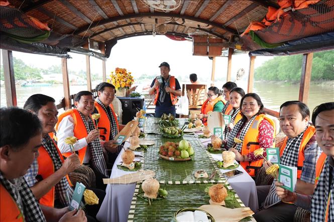 Vĩnh Long: Xu hướng xanh hóa trong ngành 'công nghiệp không khói' - Ảnh 2. Vĩnh Long: Xu hướng xanh hóa trong ngành 'công nghiệp không khói' - Ảnh 2.