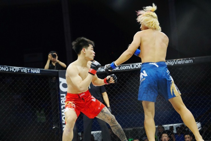 LION Championship 24៖ អ្នកប្រដាល់វៀតណាមឈ្នះគ្រប់ជ្រុងជ្រោយលើគូប្រកួតអន្តរជាតិ - រូបថត ១. LION Championship 24: Võ sĩ Việt Nam thắng toàn diện trước các đối thủ quốc tế - Ảnh 1.