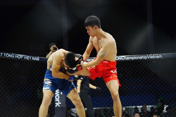 LION Championship 24៖ អ្នកប្រដាល់វៀតណាមឈ្នះគ្រប់ជ្រុងជ្រោយលើគូប្រកួតអន្តរជាតិ - រូបថត ៣. LION Championship 24: Võ sĩ Việt Nam thắng toàn diện trước các đối thủ quốc tế - Ảnh 3.