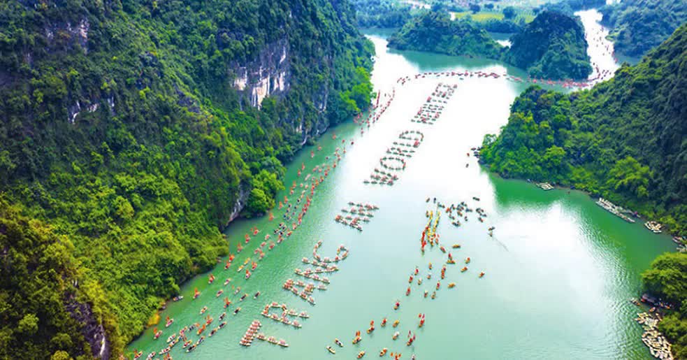Ninh Bình hướng đến trung tâm du lịch di sản – sinh thái tầm quốc tế - Ảnh 1. Ninh Bình hướng đến trung tâm du lịch di sản – sinh thái tầm quốc tế - Ảnh 1.