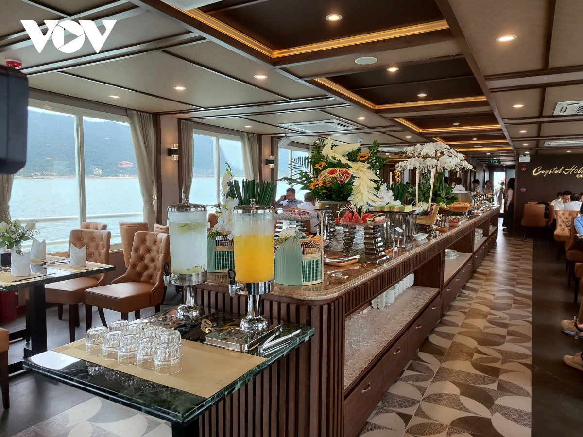 Quảng Ninh siết chặt an toàn thực phẩm trong mùa du lịch cao điểm - Ảnh 1. Quảng Ninh siết chặt an toàn thực phẩm trong mùa du lịch cao điểm - Ảnh 1.