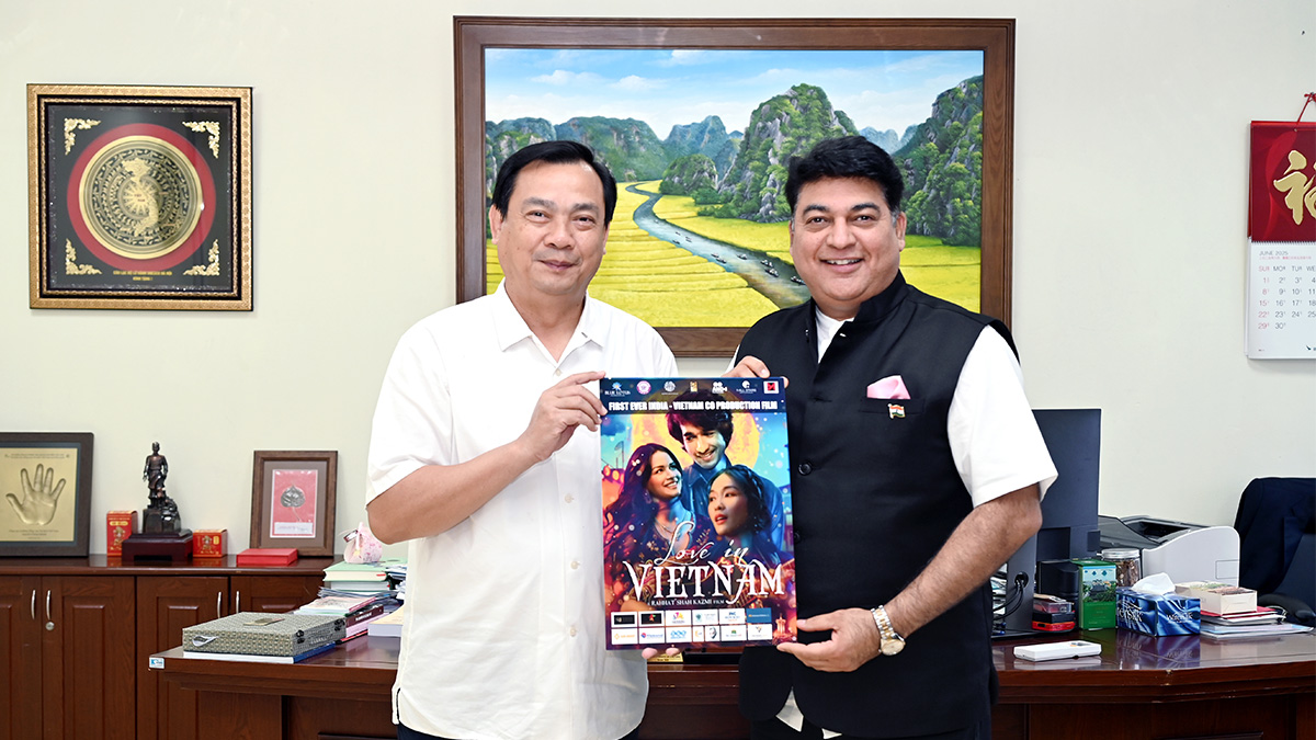 Cục trưởng Nguyễn Trùng Khánh tiếp Nhà sản xuất phim Bollywood bàn kế hoạch xúc tiến du lịch qua bộ phim “Love in Vietnam” - Ảnh 1. Cục trưởng Nguyễn Trùng Khánh tiếp Nhà sản xuất phim Bollywood bàn kế hoạch xúc tiến du lịch qua bộ phim “Love in Vietnam” - Ảnh 1.