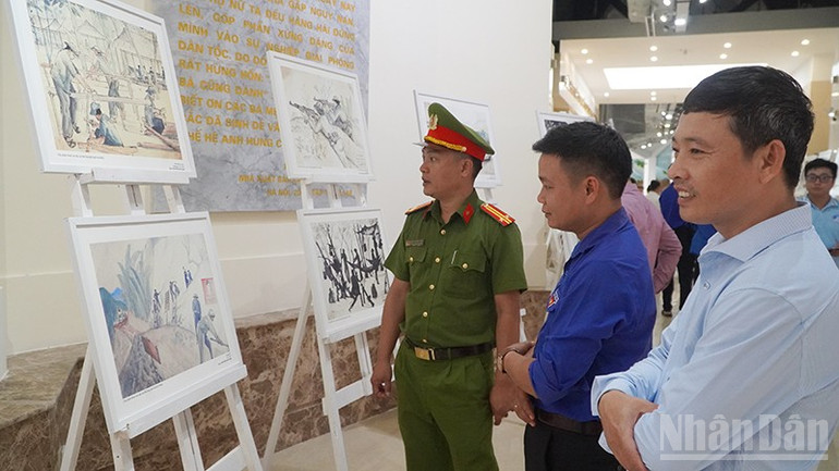 Khai mạc triển lãm ký họa “Ký ức chiến trường Khu V” - Ảnh 2. Khai mạc triển lãm ký họa “Ký ức chiến trường Khu V” - Ảnh 2.