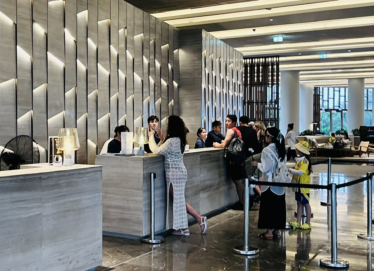 Nâng chất nguồn nhân lực du lịch để hút khách đến Việt Nam - Ảnh 4. Nâng chất nguồn nhân lực du lịch để hút khách đến Việt Nam - Ảnh 4.