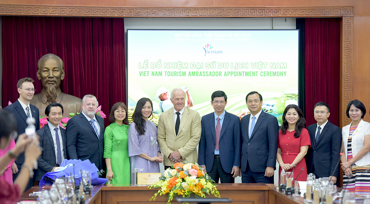 Huyền thoại Golf thế giới Greg Norman được bổ nhiệm Đại sứ Du lịch Việt Nam nhiệm kỳ 2025 - 2030 - Ảnh 7. Huyền thoại Golf thế giới Greg Norman được bổ nhiệm Đại sứ Du lịch Việt Nam nhiệm kỳ 2025 - 2030 - Ảnh 7.