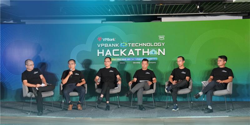 100 đội thi bước vào vòng Prototype tại VPBank Technology Hackathon 2025 - Ảnh 1.