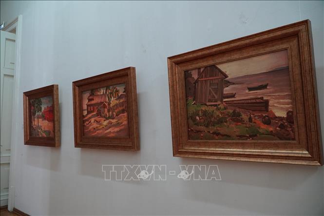 Triển lãm tranh 'Thầy - Trò: Giai điệu một con đường' tại Moskva - Ảnh 3. Triển lãm tranh 'Thầy - Trò: Giai điệu một con đường' tại Moskva - Ảnh 3.