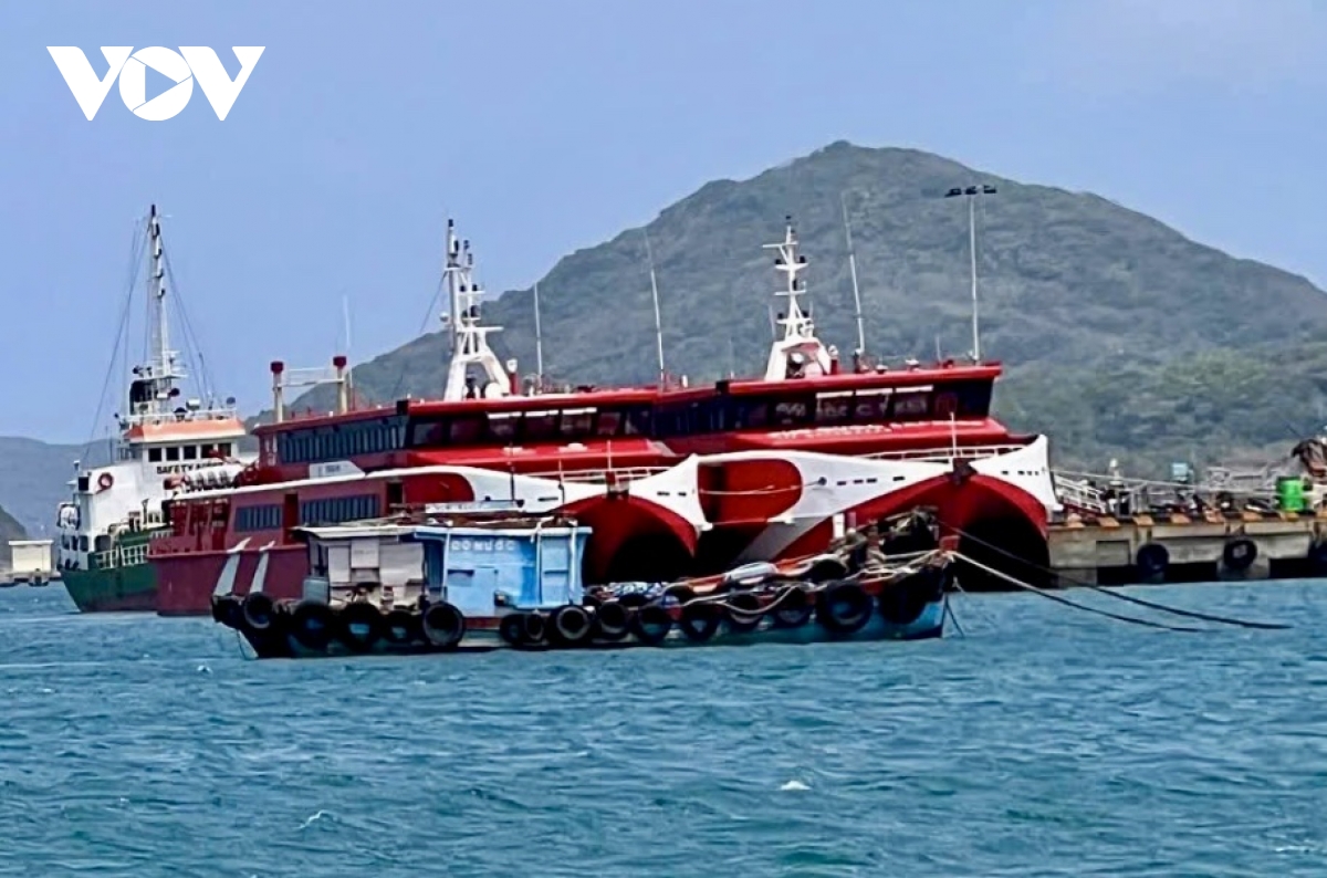 Côn Đảo rà soát tàu thuyền du lịch, bảo đảm an toàn cho du khách - Ảnh 2. Côn Đảo rà soát tàu thuyền du lịch, bảo đảm an toàn cho du khách - Ảnh 2.