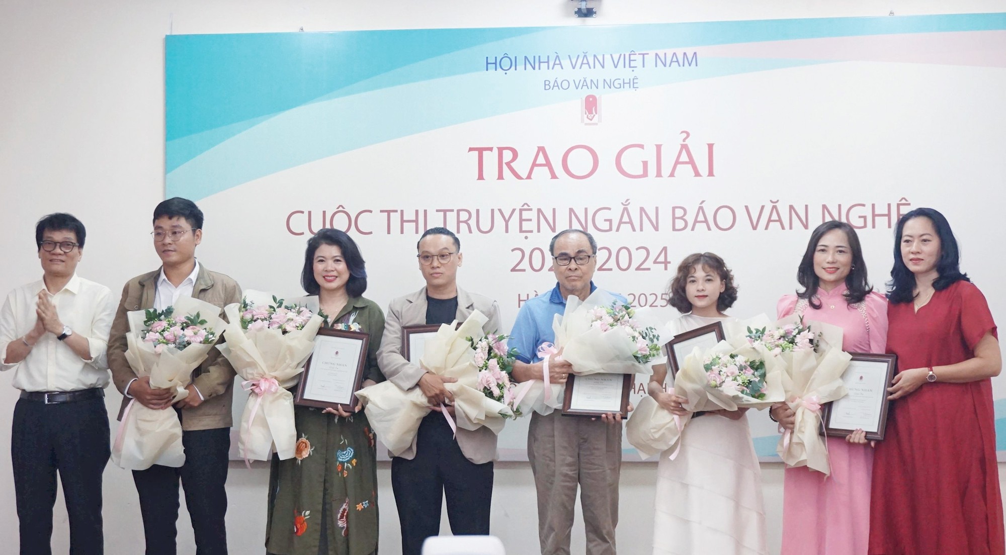 Sức sống bền bỉ của văn chương - Ảnh 1.