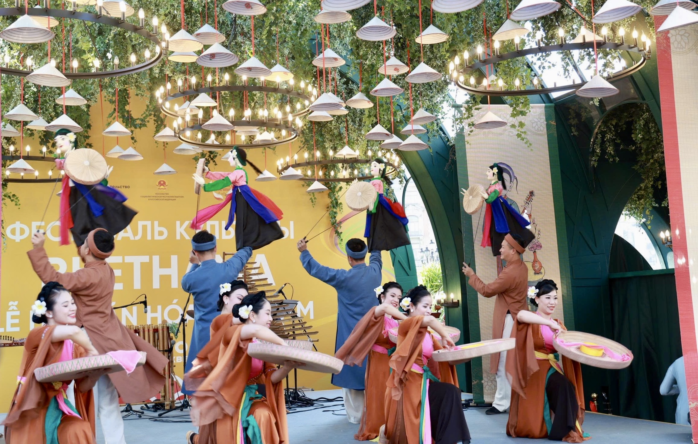 ロシア連邦、赤の広場での素晴らしい「ベトナム - 熱帯の色彩」フェスティバル - 写真 5。 Rực rỡ Lễ hội "Việt Nam - Sắc màu từ miền nhiệt đới" bên Quảng trường Đỏ, Liên bang Nga - Ảnh 5.