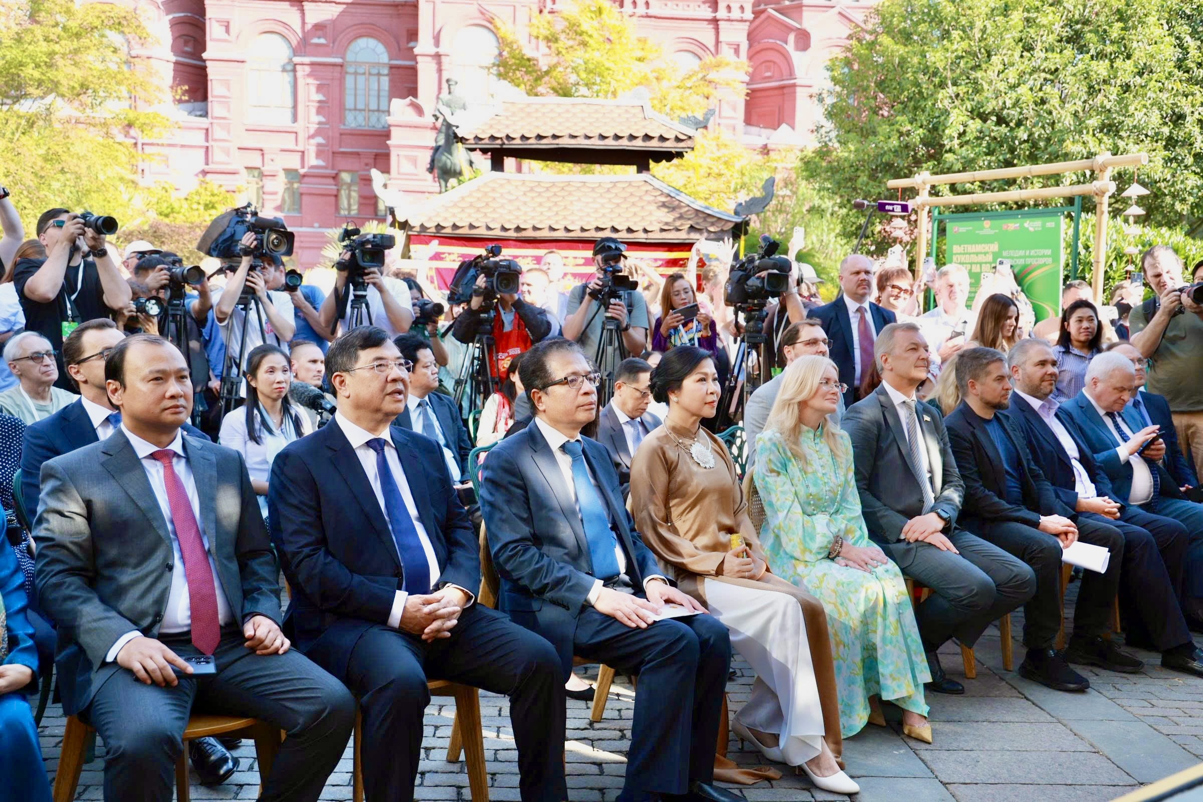 ロシア連邦、赤の広場での素晴らしい「ベトナム - 熱帯の色彩」フェスティバル - 写真 2。 Rực rỡ Lễ hội "Việt Nam - Sắc màu từ miền nhiệt đới" bên Quảng trường Đỏ, Liên bang Nga - Ảnh 2.