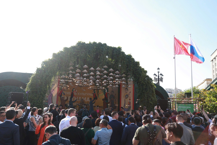 ロシア連邦、赤の広場での素晴らしい「ベトナム - 熱帯の色彩」フェスティバル - 写真 10。 Rực rỡ Lễ hội "Việt Nam - Sắc màu từ miền nhiệt đới" bên Quảng trường Đỏ, Liên bang Nga - Ảnh 10.