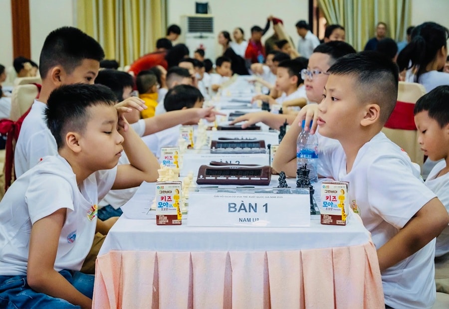 Hà Nội giành ngôi Nhất toàn đoàn tại giải cờ vua vô địch trẻ xuất sắc quốc gia - Ảnh 2. Hà Nội giành ngôi Nhất toàn đoàn tại giải cờ vua vô địch trẻ xuất sắc quốc gia - Ảnh 2.