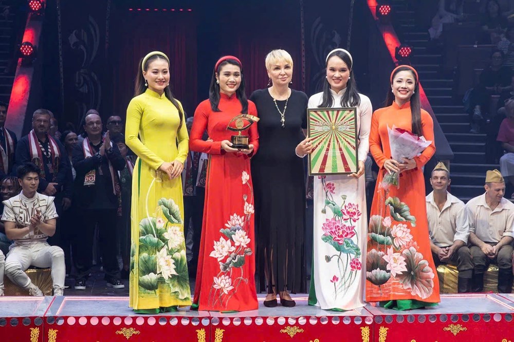 Xiếc Việt tỏa sáng tại hai liên hoan xiếc quốc tế - Ảnh 2. Xiếc Việt tỏa sáng tại hai liên hoan xiếc quốc tế - Ảnh 2.