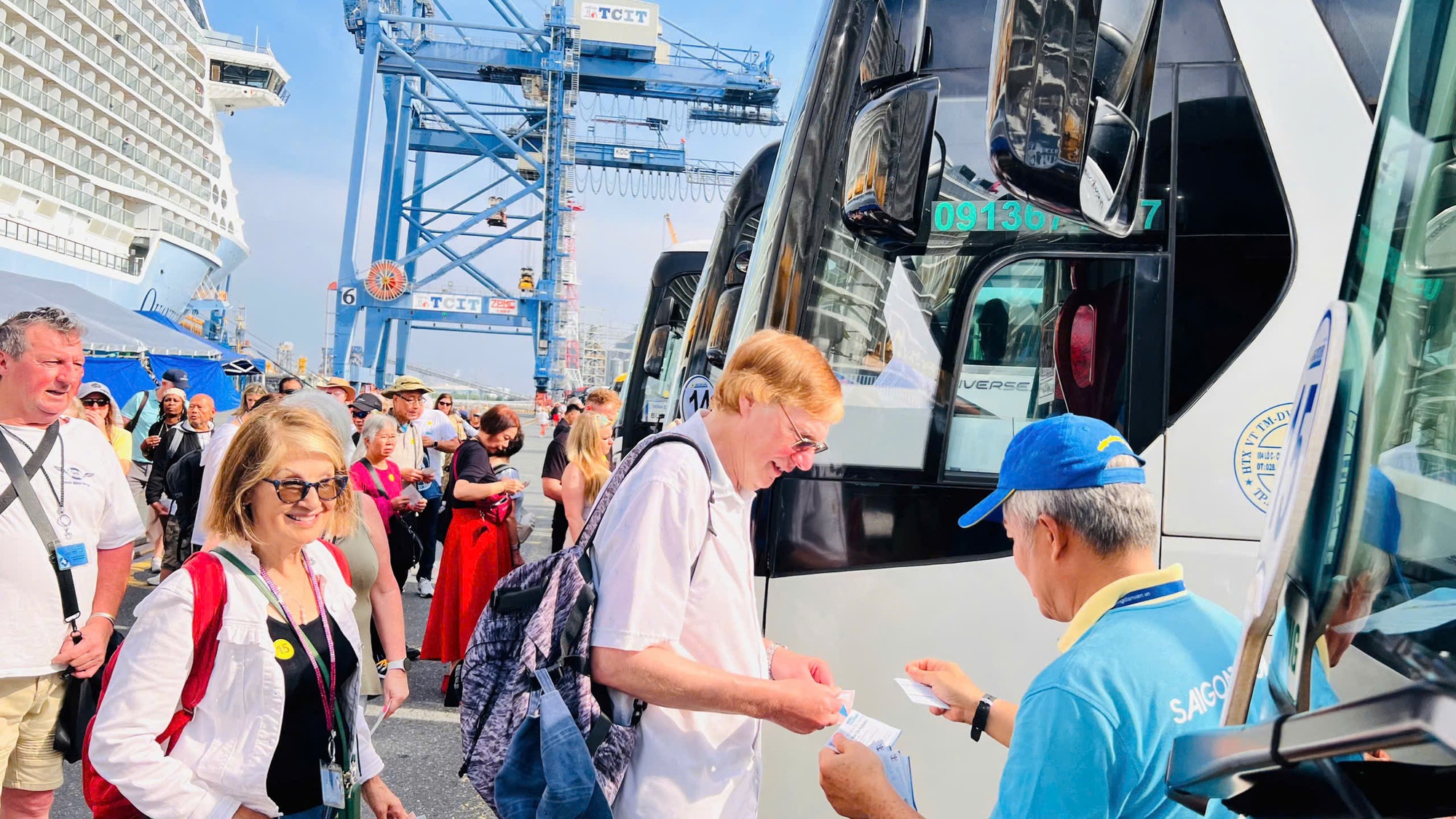 Việt Nam hút khách châu Âu nhờ chính sách miễn thị thực - Ảnh 2. Việt Nam hút khách châu Âu nhờ chính sách miễn thị thực - Ảnh 2.