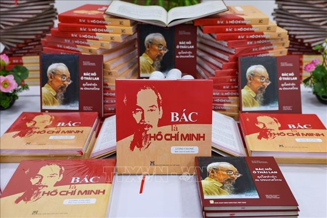 Ra mắt hai cuốn sách tham khảo đặc biệt về Chủ tịch Hồ Chí Minh - Ảnh 2. Ra mắt hai cuốn sách tham khảo đặc biệt về Chủ tịch Hồ Chí Minh - Ảnh 2.