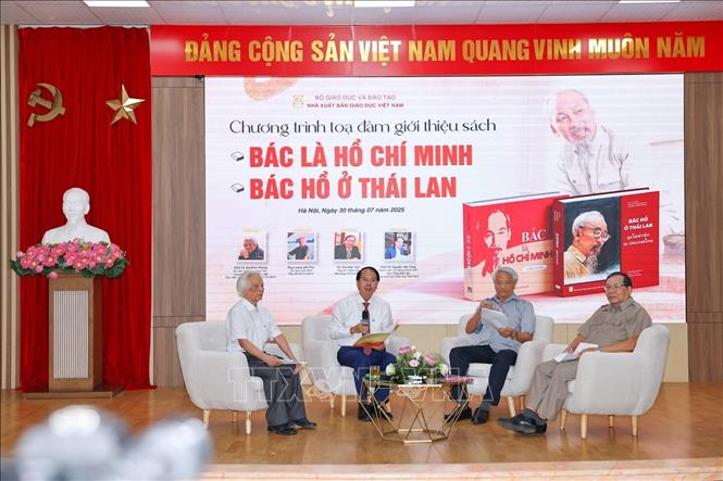 Ra mắt hai cuốn sách tham khảo đặc biệt về Chủ tịch Hồ Chí Minh - Ảnh 1. Ra mắt hai cuốn sách tham khảo đặc biệt về Chủ tịch Hồ Chí Minh - Ảnh 1.