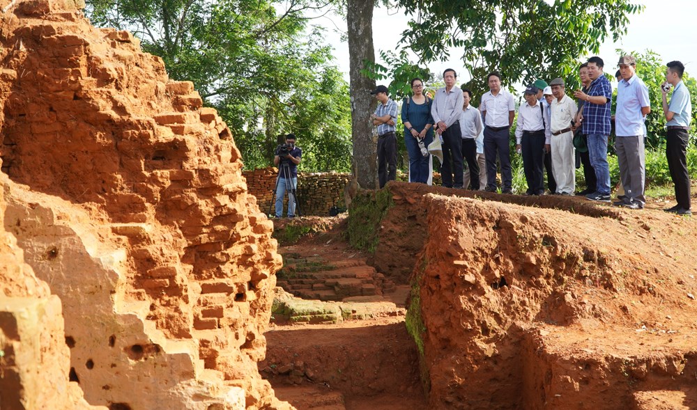 Thống nhất tiếp tục khảo cổ di tích Chăm nghìn năm tuổi ở Huế - Ảnh 1. Thống nhất tiếp tục khảo cổ di tích Chăm nghìn năm tuổi ở Huế - Ảnh 1.