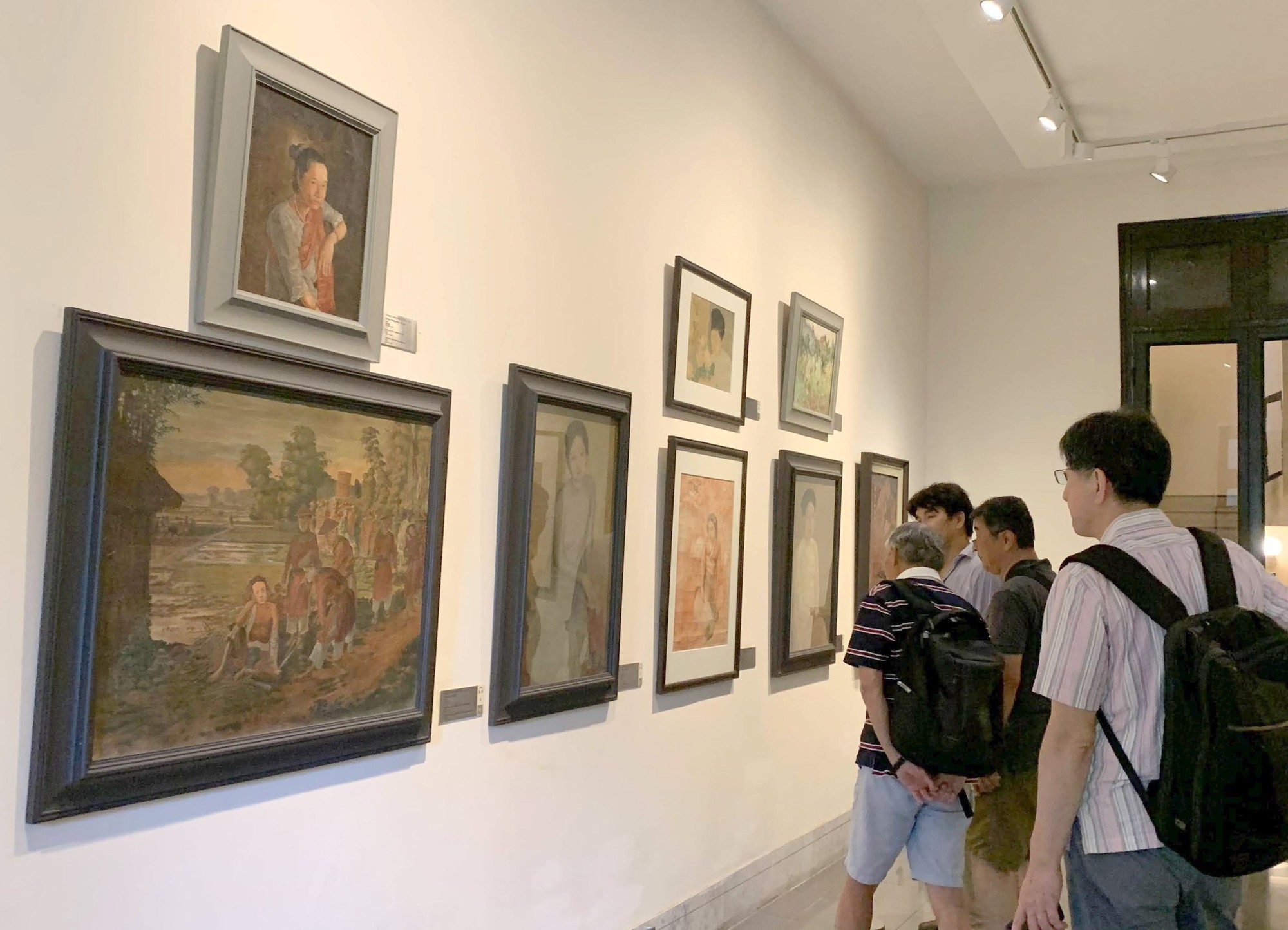 Hội họa Việt Nam: Kế thừa truyền thống bằng thẩm mỹ đương đại - Ảnh 2.