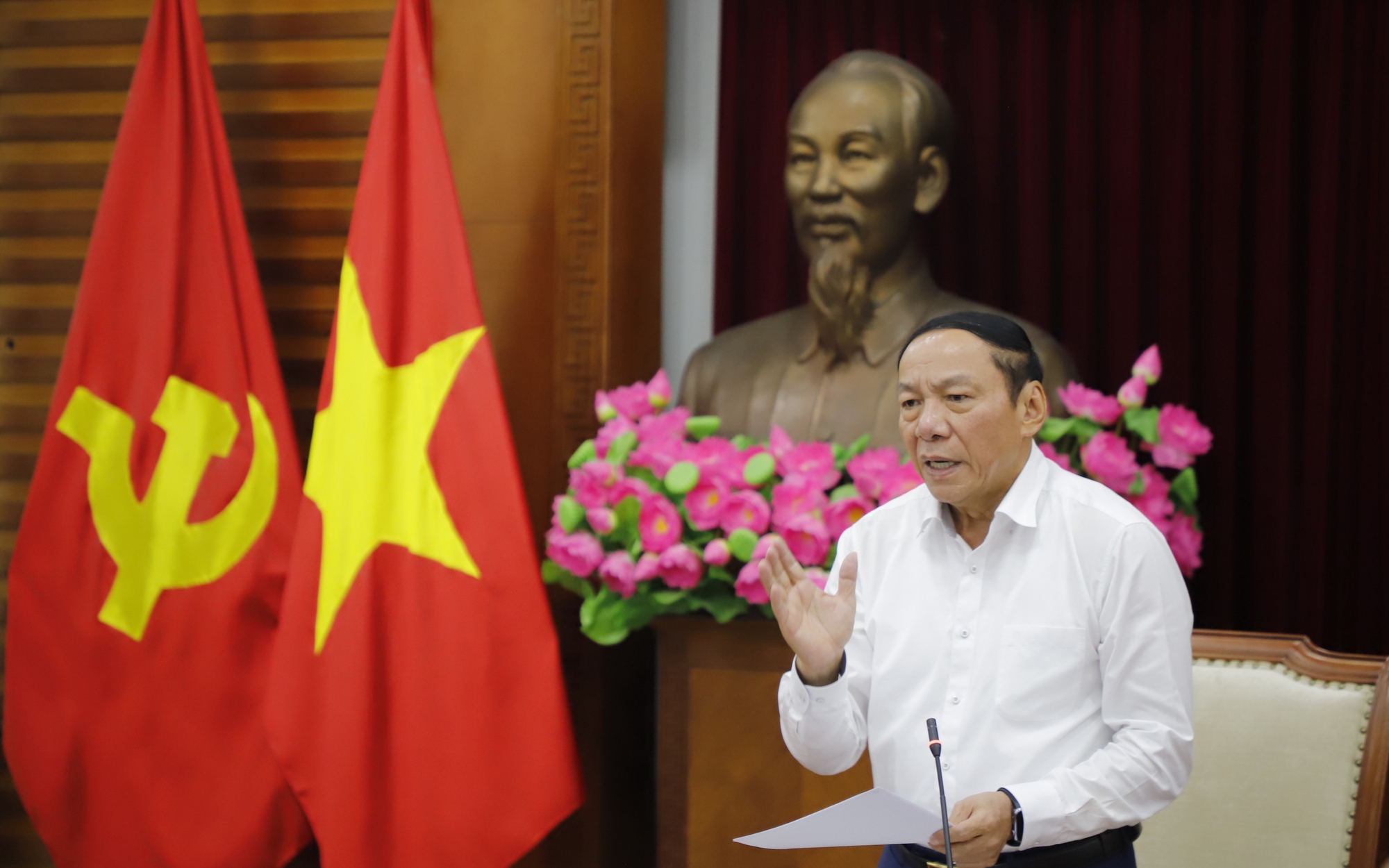 Bộ trưởng Nguyễn Văn Hùng chủ trì cuộc họp tập thể Lãnh đạo Bộ VHTTDL về việc quán triệt, triển khai một số nhiệm vụ trọng tâm thời gian tới