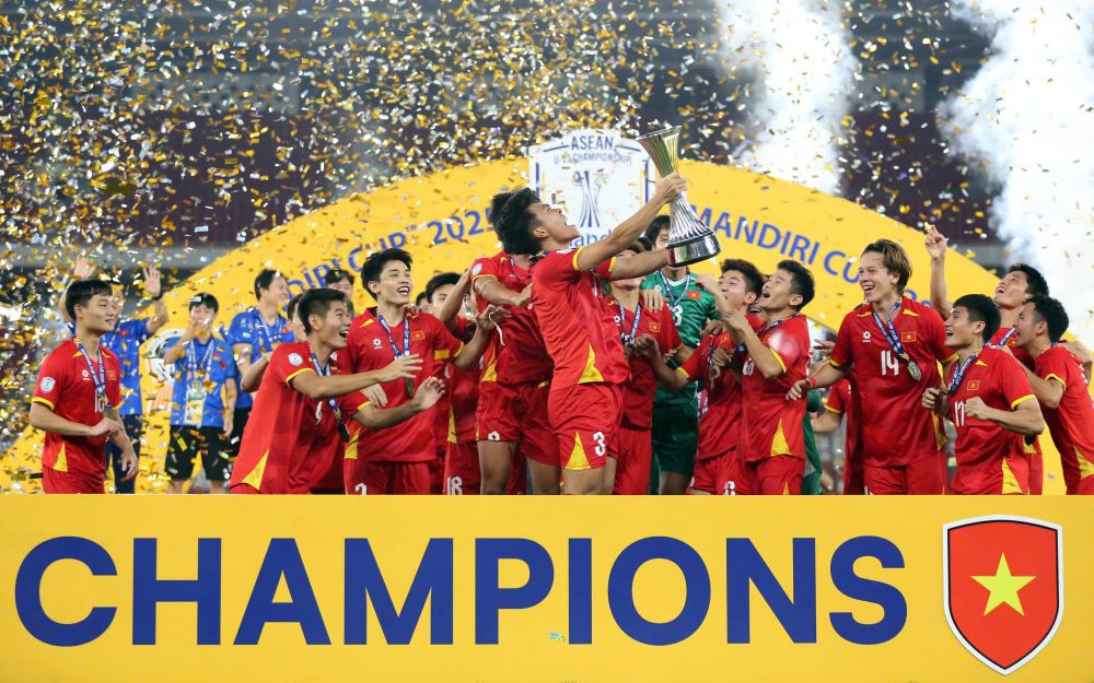 Tặng Bằng khen của Thủ tướng Chính phủ cho tập thể và các cá nhân đội tuyển U23 Việt Nam