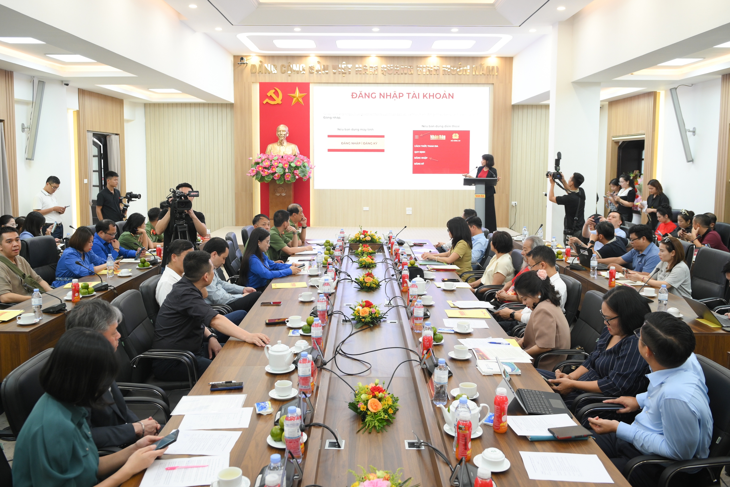 พิธีเปิดโครงการเดินเพื่อสุขภาพทั่วประเทศ Khởi động chương trình đi bộ toàn quốc “Cùng Việt Nam tiến bước” - Ảnh 1.