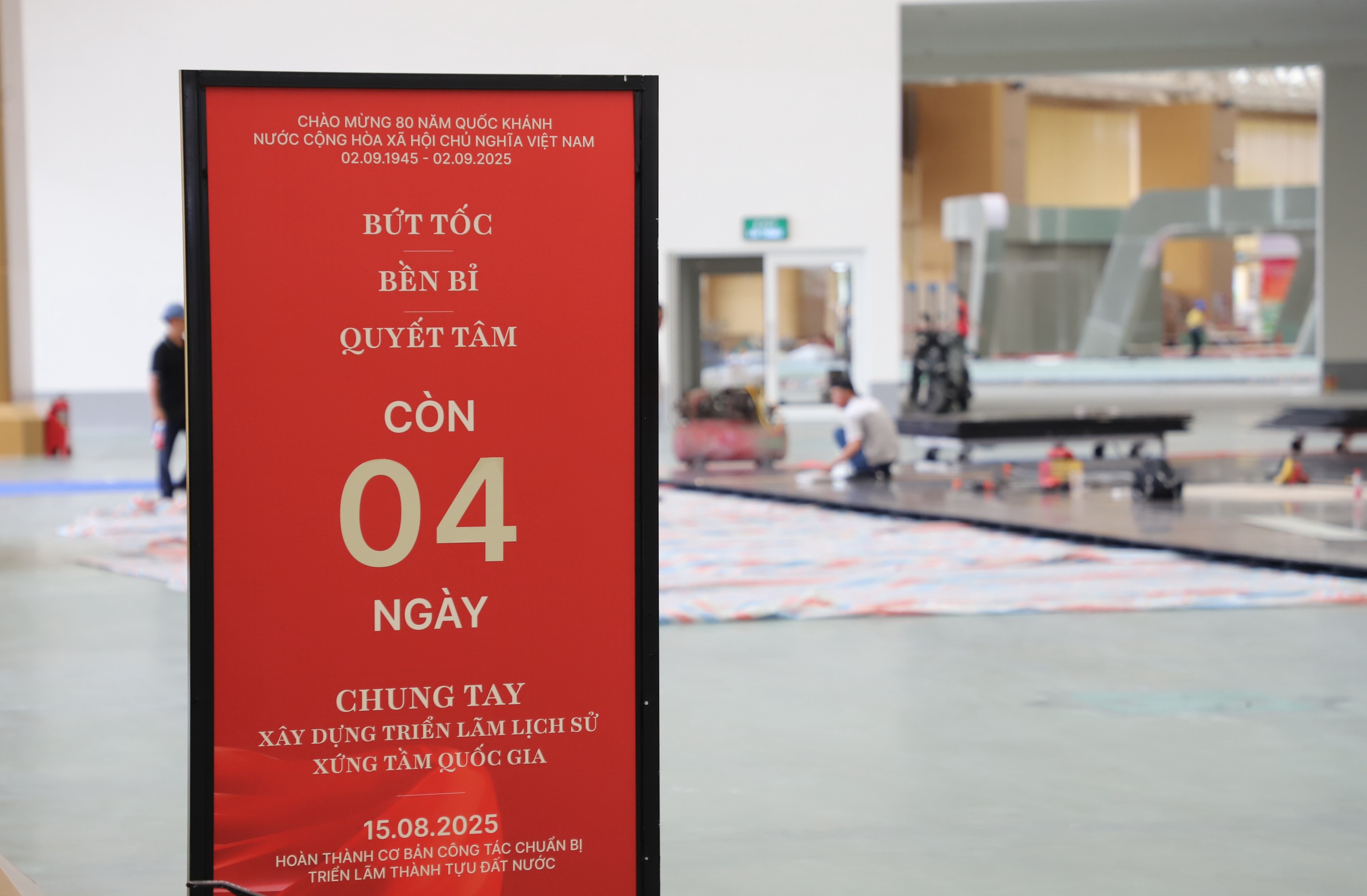 Dringende Fertigstellung der Exponate der Nationalen Errungenschaftsausstellung anlässlich des 80. Nationalfeiertags - Foto 15. Gấp rút hoàn thiện các hạng mục Triển lãm thành tựu Đất nước nhân dịp 80 năm Quốc khánh - Ảnh 15.