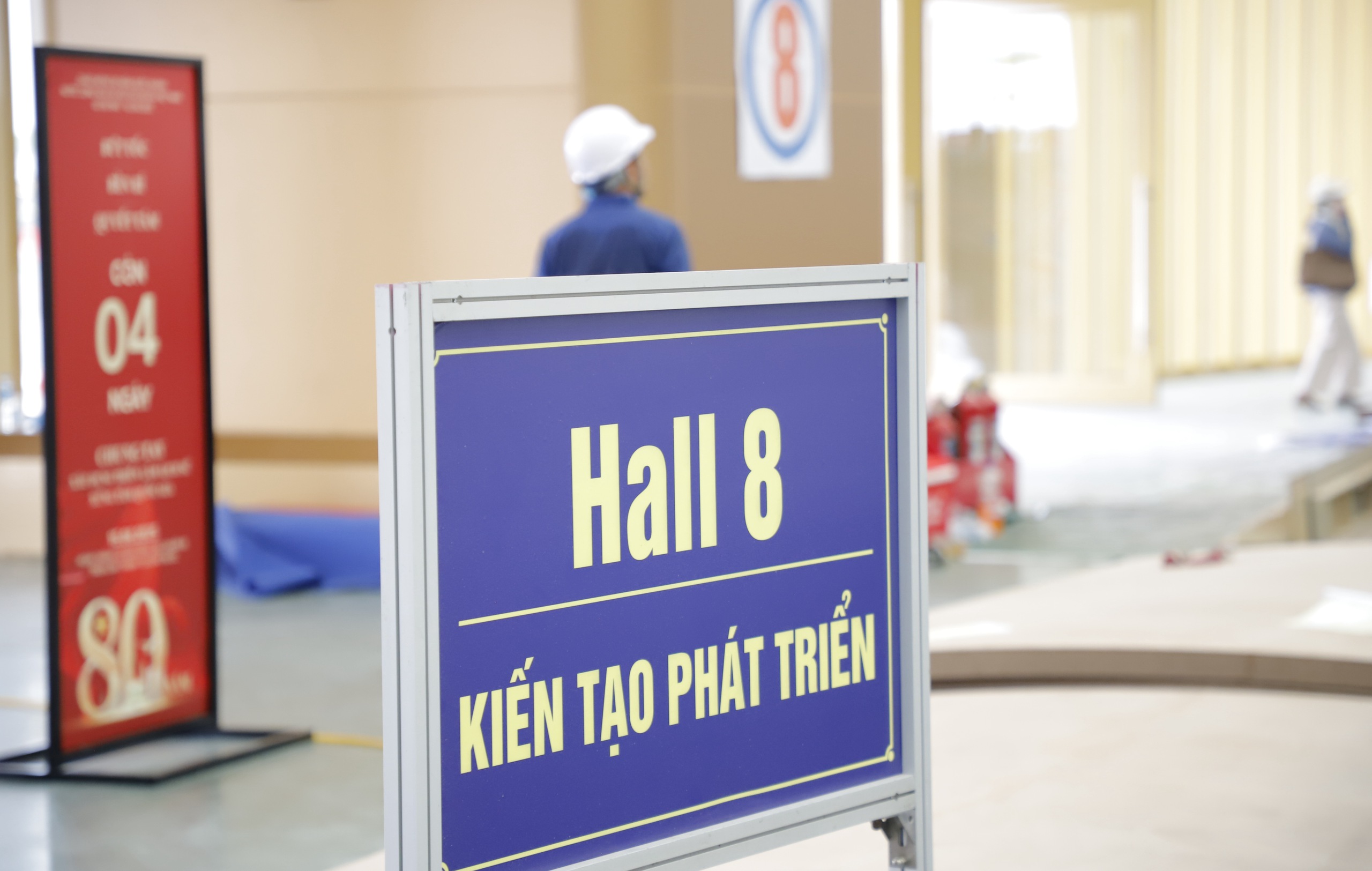 Dringende Fertigstellung der Exponate der Nationalen Errungenschaftsausstellung anlässlich des 80. Nationalfeiertags - Foto 9. Gấp rút hoàn thiện các hạng mục Triển lãm thành tựu Đất nước nhân dịp 80 năm Quốc khánh - Ảnh 9.