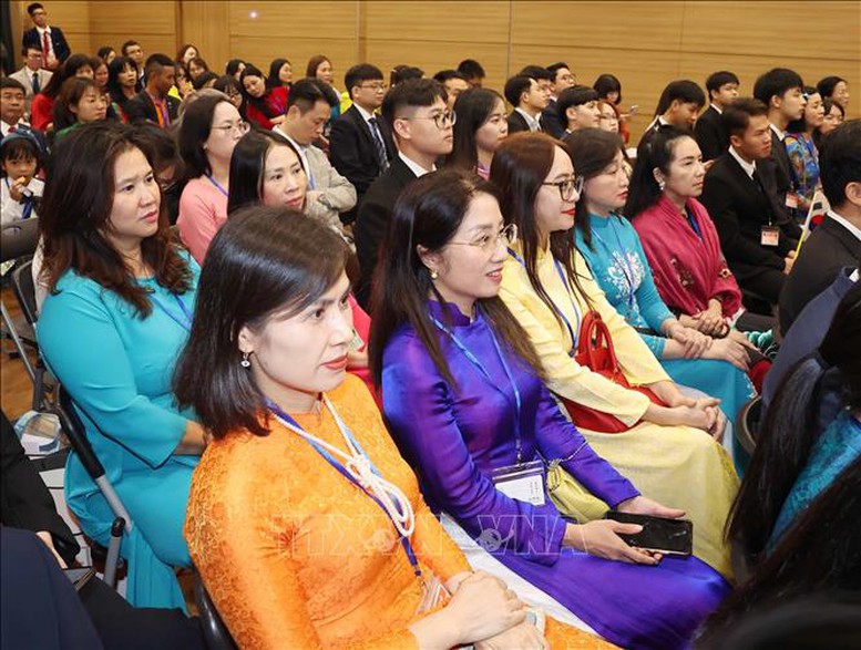 Tổng Bí thư Tô Lâm: Cộng đồng người Việt Nam tại Hàn Quốc đã luôn giữ gìn, phát huy bản sắc văn hóa Việt Nam tại nước bạn - Ảnh 2. Tổng Bí thư Tô Lâm: Cộng đồng người Việt Nam tại Hàn Quốc đã luôn giữ gìn, phát huy bản sắc văn hóa Việt Nam tại nước bạn - Ảnh 2.