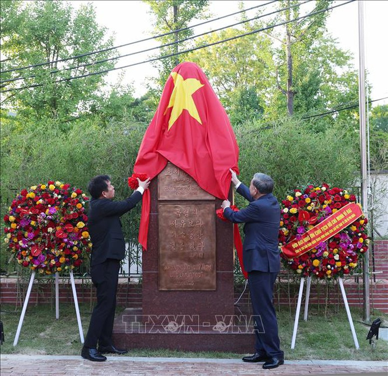 Tổng Bí thư Tô Lâm dự Lễ Khánh thành tượng Chủ tịch Hồ Chí Minh tại Hàn Quốc - Ảnh 1.