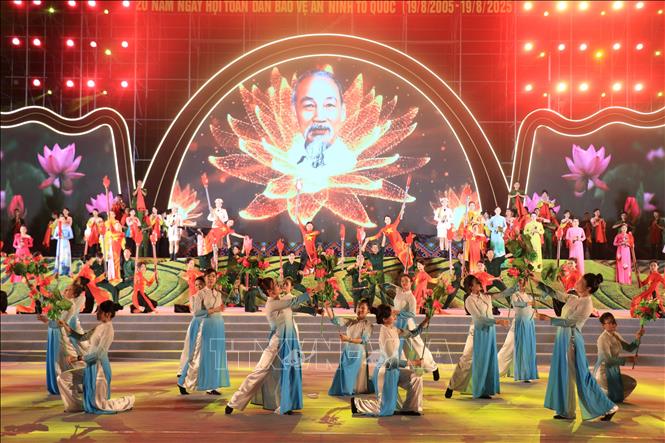 Lào Cai tổ chức chương trình nghệ thuật đặc biệt 'Bản hùng ca cách mạng' - Ảnh 1.