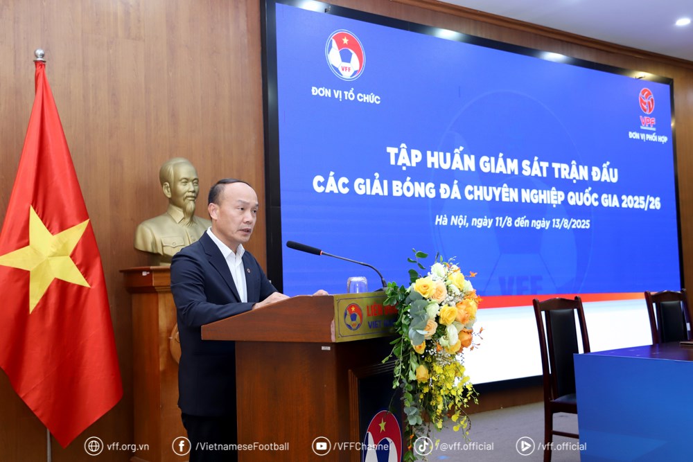 Tập huấn giám sát trận đấu các giải bóng đá chuyên nghiệp quốc gia mùa 2025/26 - Ảnh 1.