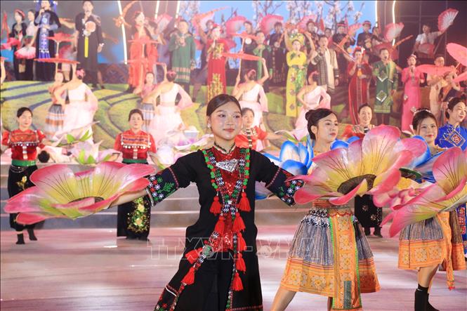 Lào Cai tổ chức chương trình nghệ thuật đặc biệt 'Bản hùng ca cách mạng' - Ảnh 2.