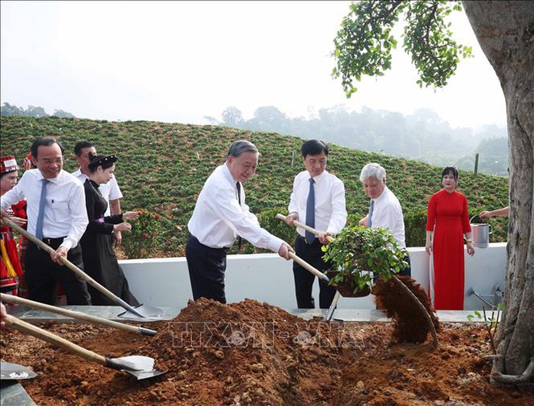 Tổng Bí thư Tô Lâm dự Ngày hội Toàn dân bảo vệ an ninh Tổ quốc tại Tuyên Quang - Ảnh 4.