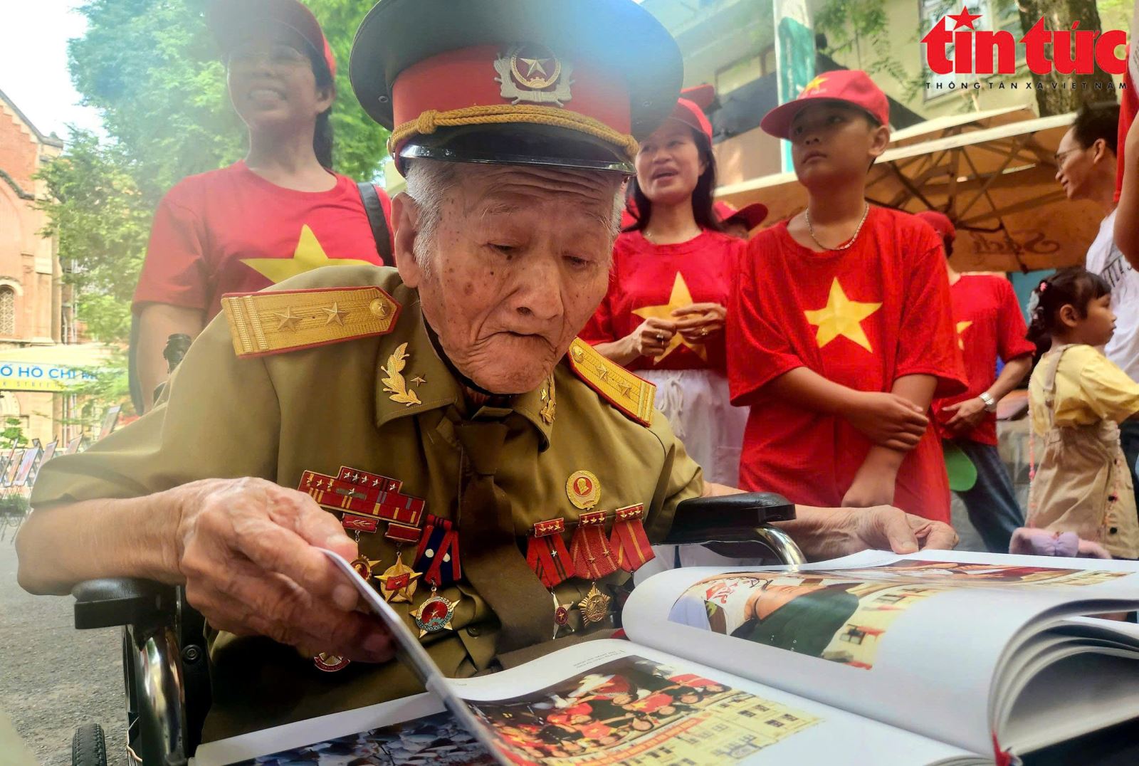 TP Hồ Chí Minh: Triển lãm và ra mắt sách ảnh '50 năm niềm vui thống nhất' - Ảnh 6.