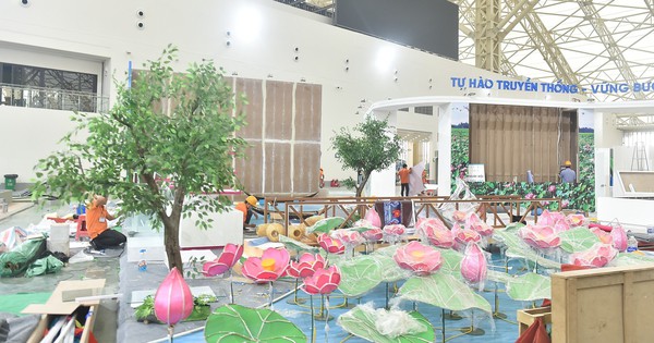 Không khí thi công khẩn trương trên đại công trường Triển lãm thành tựu Đất nước 80 năm Quốc khánh