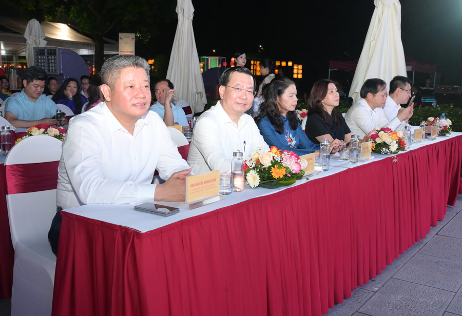Khai mạc Hội chợ triển lãm hàng lưu niệm, quà tặng Thủ đô năm 2025 - Ảnh 3.