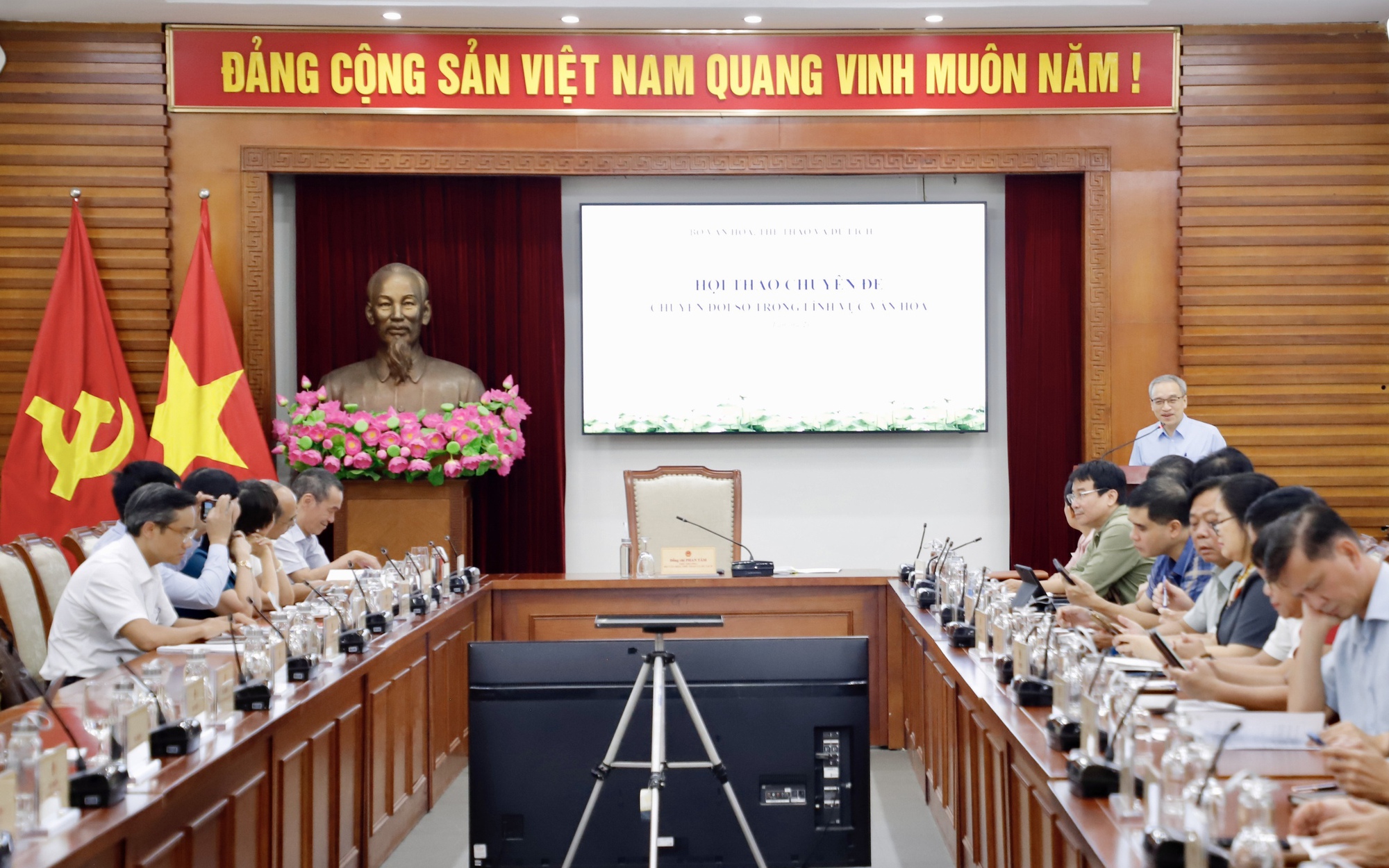 Chuyển đổi số trong lĩnh vực Văn hóa: Phát triển văn hóa như một ngành kinh tế trong kỷ nguyên số thông qua công nghiệp văn hóa