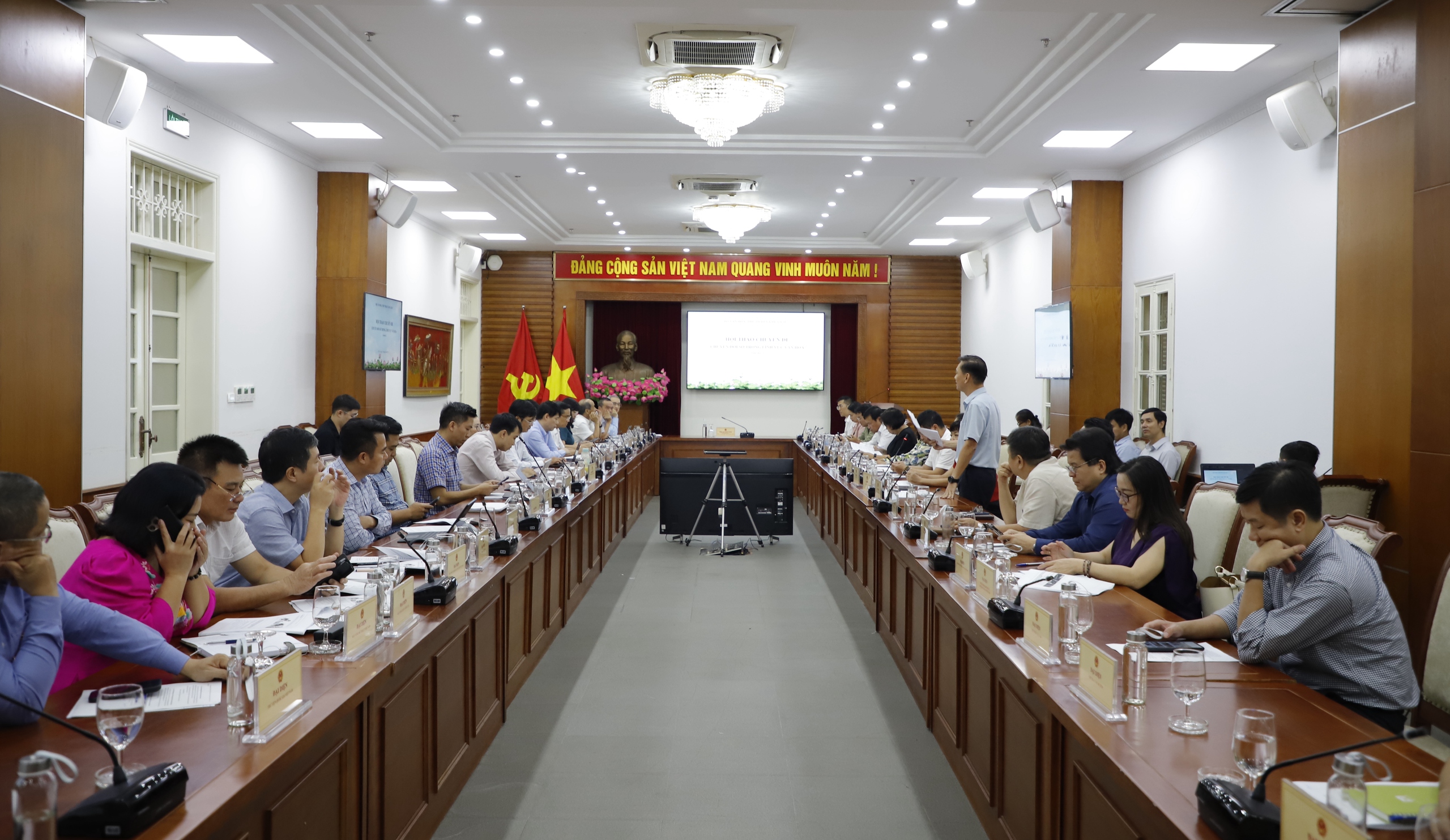 Der Schutz des digitalen Urheberrechts sichert die Zukunft der vietnamesischen Kulturindustrie – Foto 3. Bảo vệ bản quyền số là bảo vệ tương lai của công nghiệp văn hóa Việt Nam - Ảnh 3.