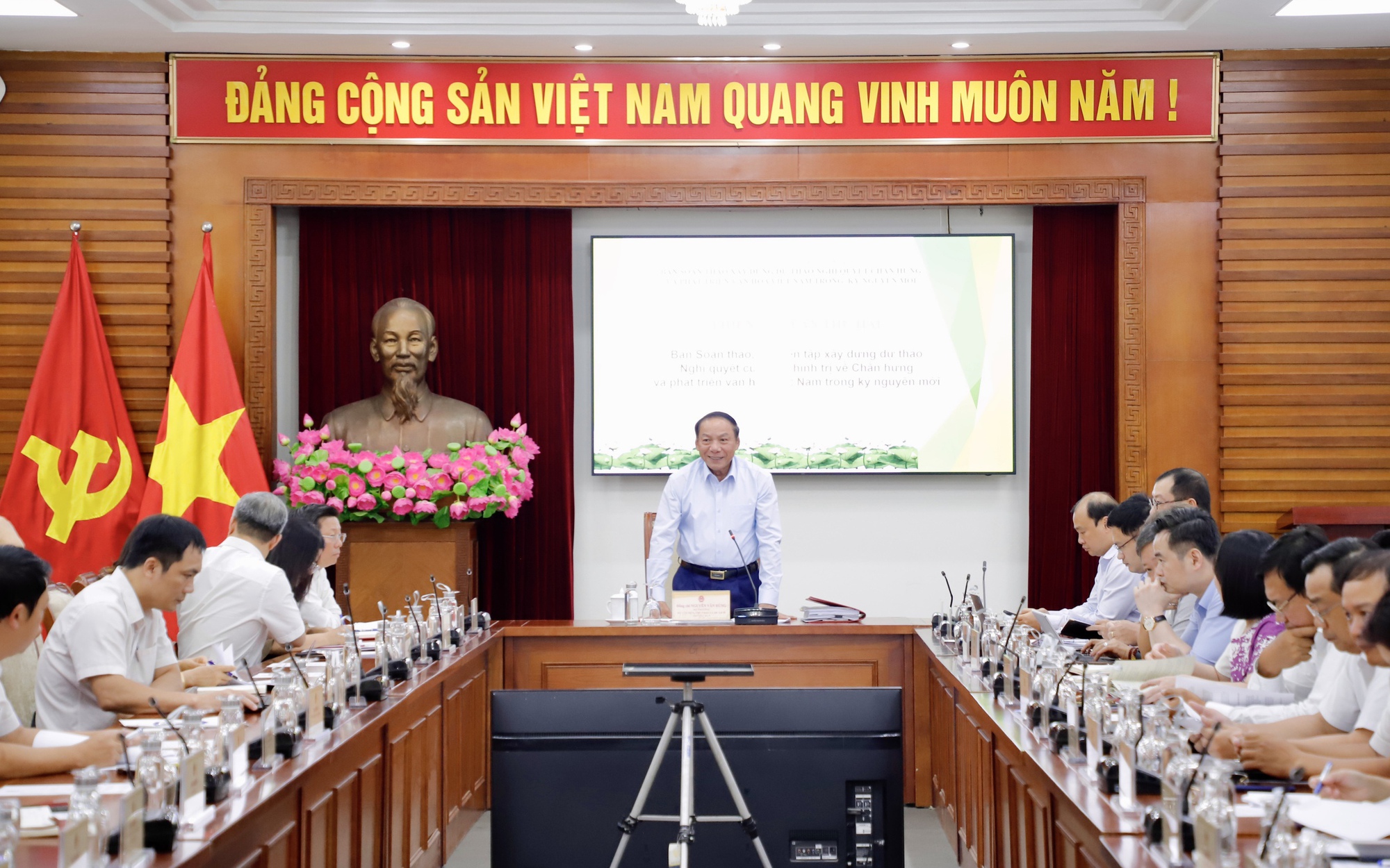 Bộ trưởng Nguyễn Văn Hùng: Dự thảo Nghị quyết của Bộ Chính trị về Chấn hưng và phát triển văn hóa Việt Nam trong kỷ nguyên mới mang tính hành động cao
