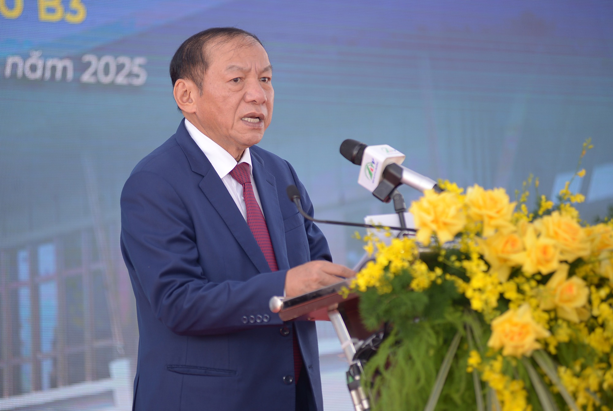 Bộ trưởng Nguyễn Văn Hùng dự Lễ khởi công Trung tâm huấn luyện thể thao Quốc gia tại Đà Lạt - Ảnh 4. Bộ trưởng Nguyễn Văn Hùng dự Lễ khởi công Trung tâm huấn luyện thể thao Quốc gia tại Đà Lạt - Ảnh 4.
