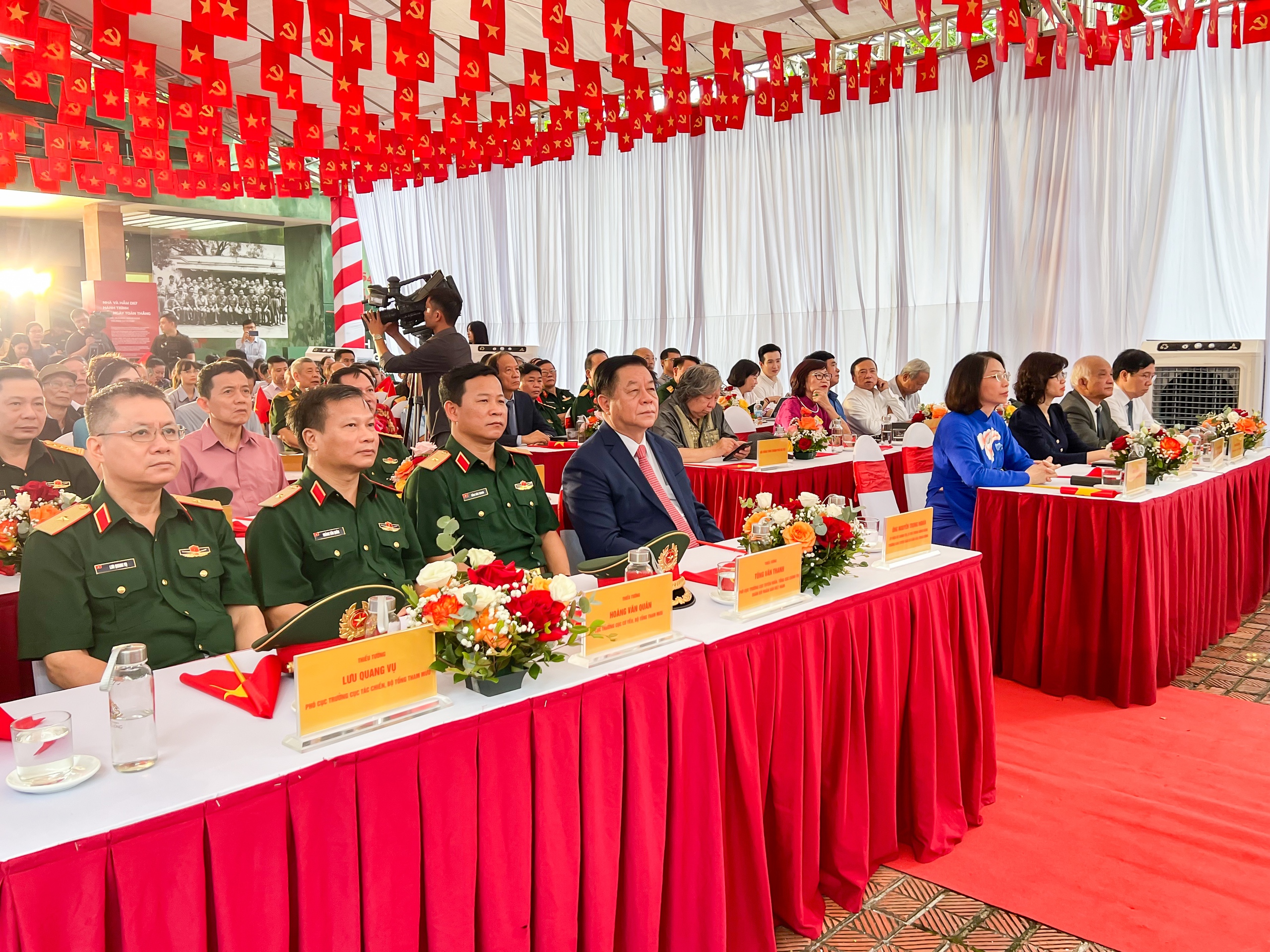 First time opening to visit the Cryptographic Cellar at Thang Long Imperial Citadel - Photo 1. Lần đầu tiên mở cửa tham quan Hầm Cơ yếu tại Hoàng thành Thăng Long - Ảnh 1.